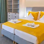 Yacht Club Hotel 3*