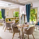 Hotel Yacht Club 3*