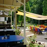 Yacht Club Hotel