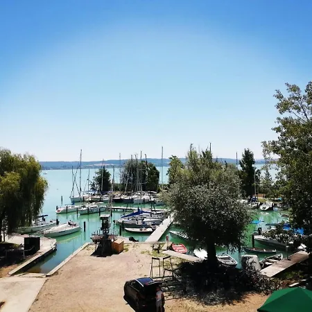 Yacht Club فندق تيهاني