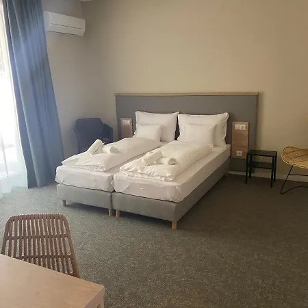 Yacht Club تيهاني