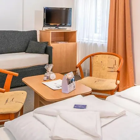Hotel Yacht Club 3*