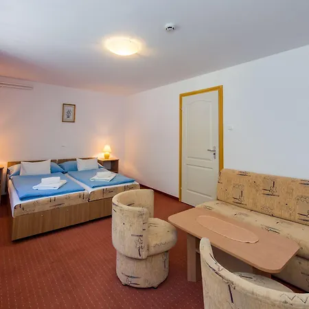 Yacht Club Hotel