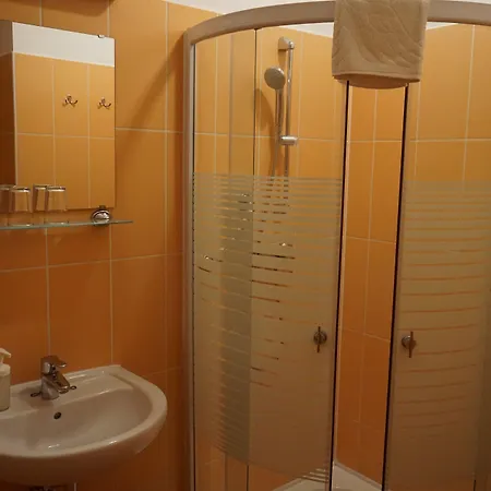 Hotel Yacht Club 3*