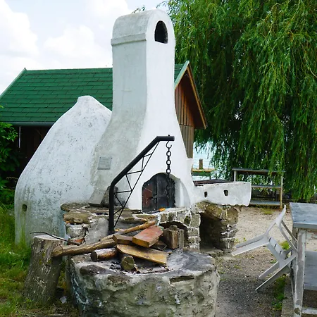 Yacht Club 3* Tihany