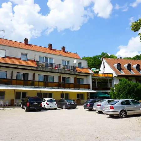 Szálloda Yacht Club