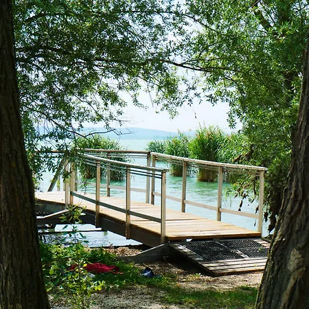 Yacht Club Hotel