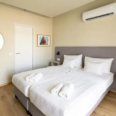 Yacht Club Hotel 3*