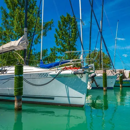 Yacht Club 3*