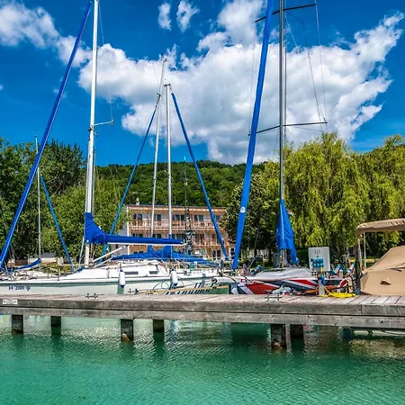 Hotel Yacht Club
