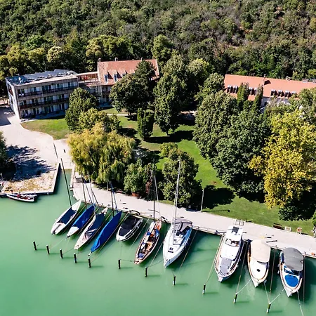 Yacht Club 3*