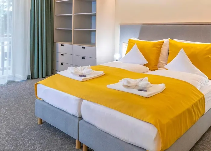 Yacht Club Szálloda 3*