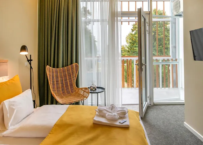 Yacht Club 3* 티하니