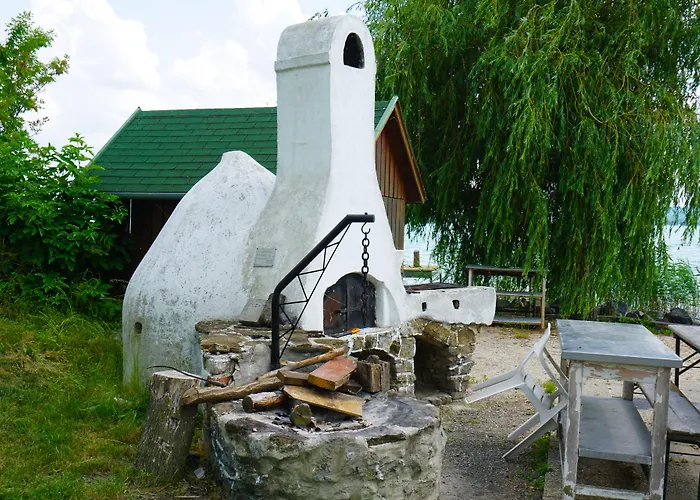 Yacht Club 3* 티하니